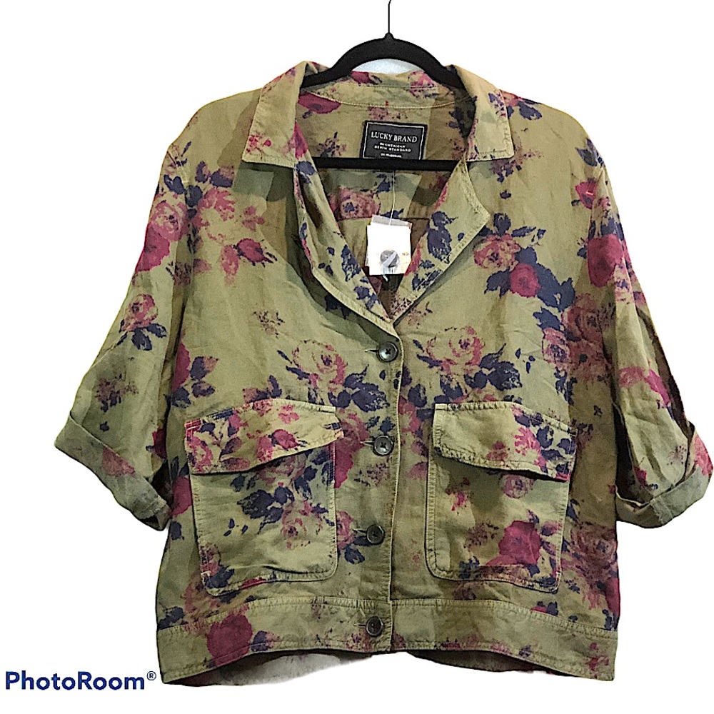 💜 LUCKY BRAND Short Sleeve Military Floral Print
